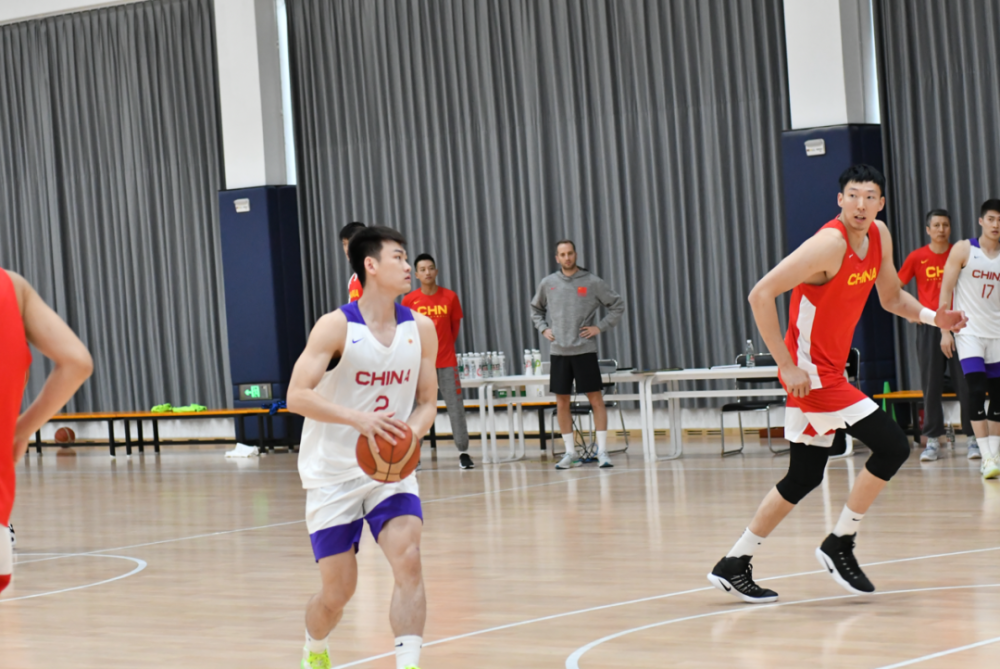 深圳男篮训练开放日,清晨战术微调引欢呼,西甲在即,纪律约束更严格 深圳男篮训练开放日,清晨战术微调引欢呼,西甲在即,纪律约束更严格