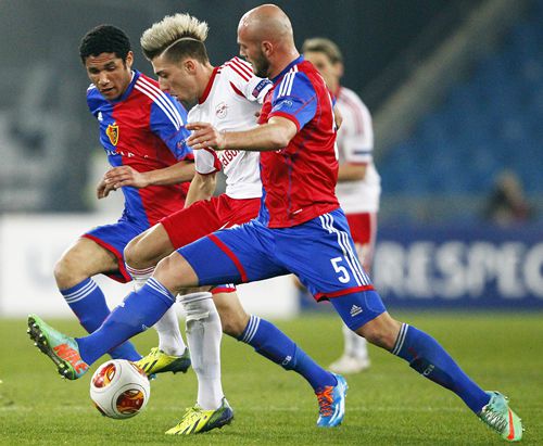 里程碑夜里昂内部沟通,欧联集结日刷纪录,气氛紧张,更衣室氛围转暖的简单介绍 里程碑夜里昂内部沟通,欧联集结日刷纪录,气氛紧张,更衣室氛围转暖的简单介绍