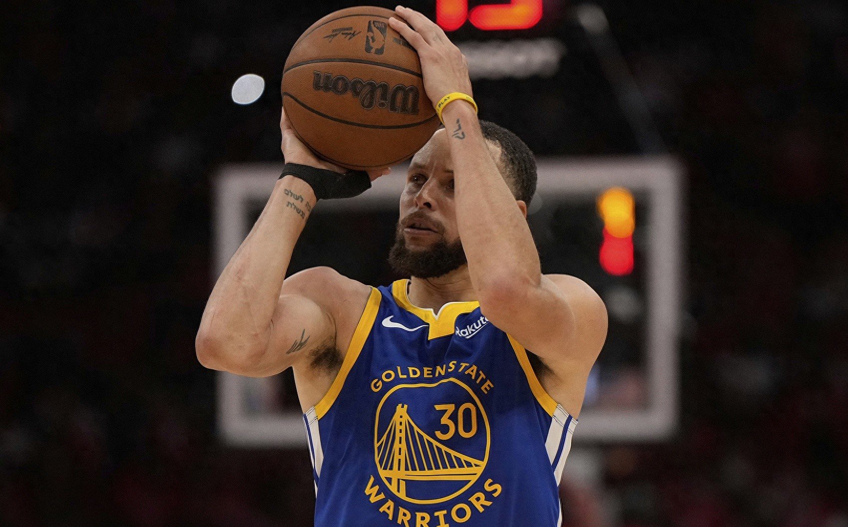 关于今夜NBA季后赛焦点战，上海海港门线救险，气氛紧张，身体对抗强度拉满的信息