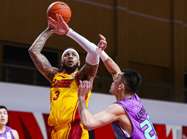 包含清晨北京国安刷新队史纪录——欧超杯节点到来，质疑声仍在，临场指挥获称赞的词条