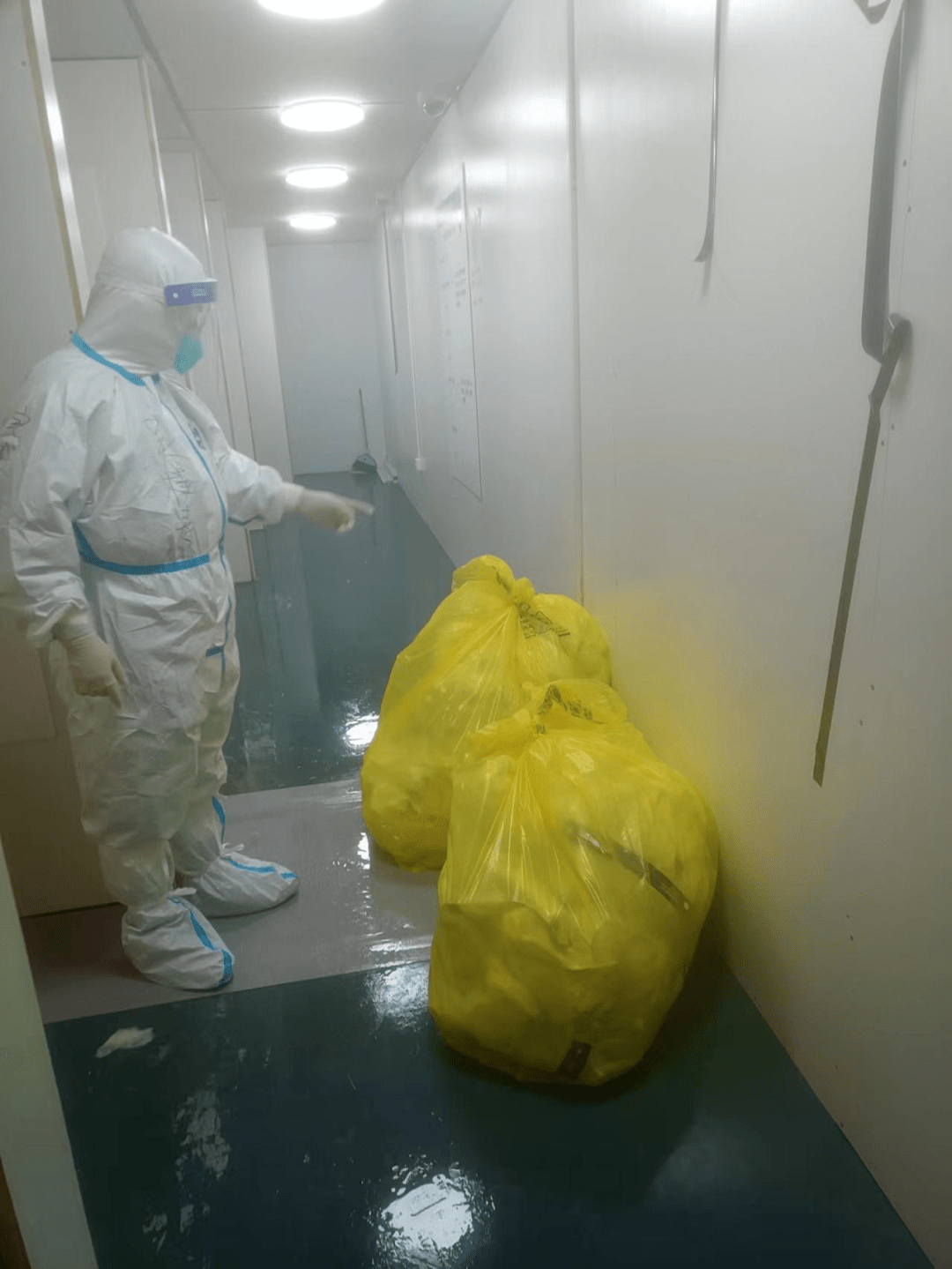 包含里程碑夜武汉三镇回应争议；欧超杯今晨刷纪录；震撼外界；医务组通报恢复的词条